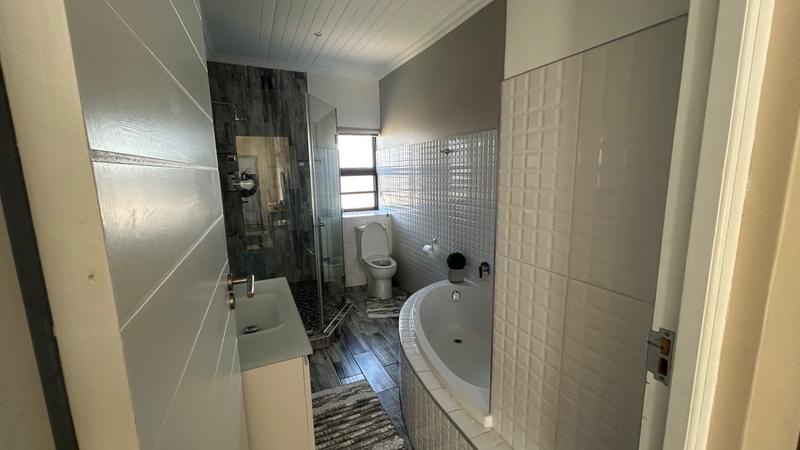 4 Bedroom Property for Sale in Pinnacle Point Golf Estate Western Cape